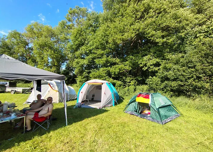 Camping Weides Campinghütten, Stellplätze für Camper, Wohnmobil, eigenes Zelt