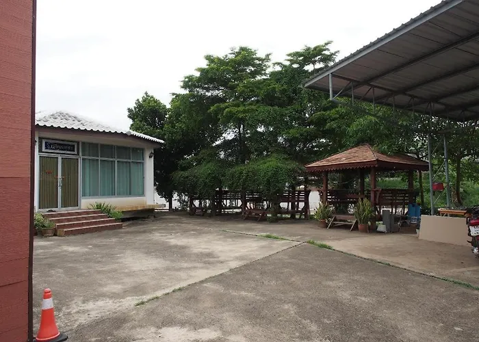 Phetsuwan Hotel
