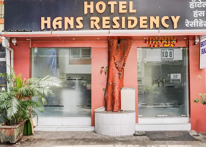Fabhotel Hans Residency