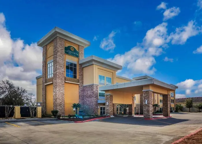 La Quinta Inn & Suites By Wyndham Beeville
