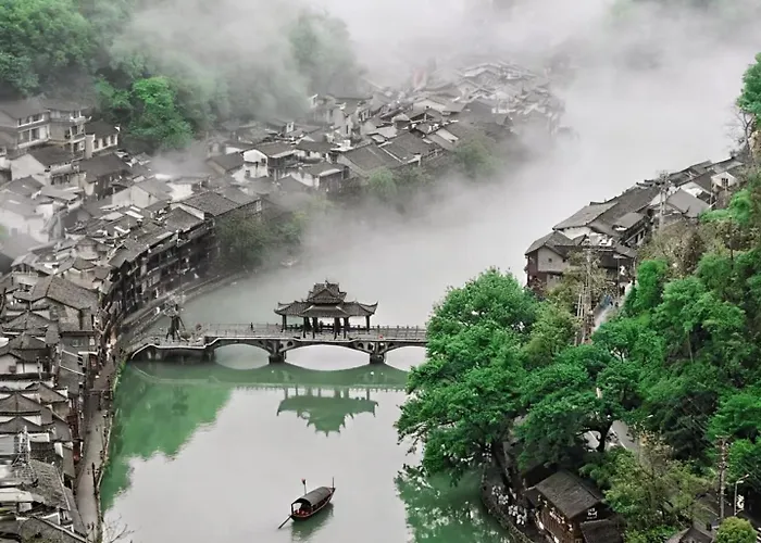 Yanyu Yunxi Resort Hotel 烟雨云兮酒店