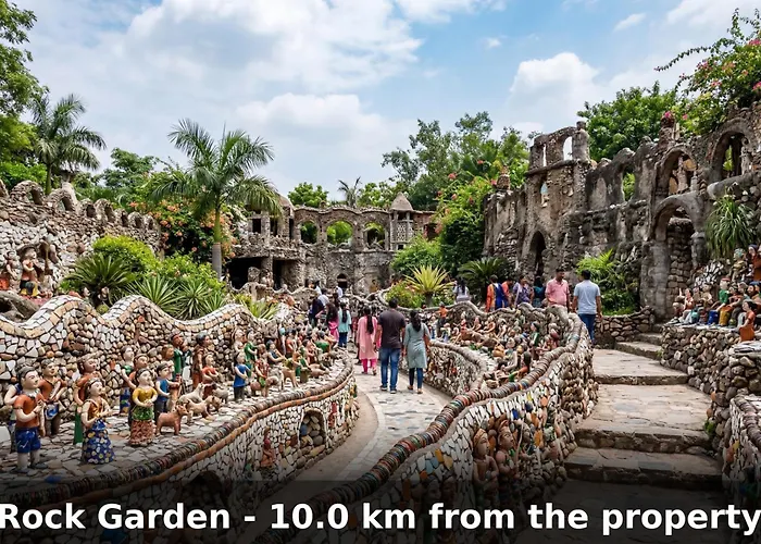 Super Townhouse Eden Garden Zirakpur