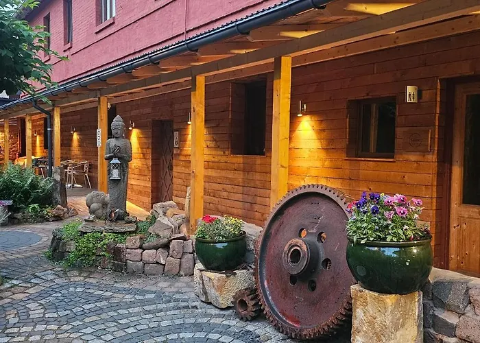 Holzhütte-Camping-Pod mit Sauna&Frühstück, Bad über Terasse erreichbar