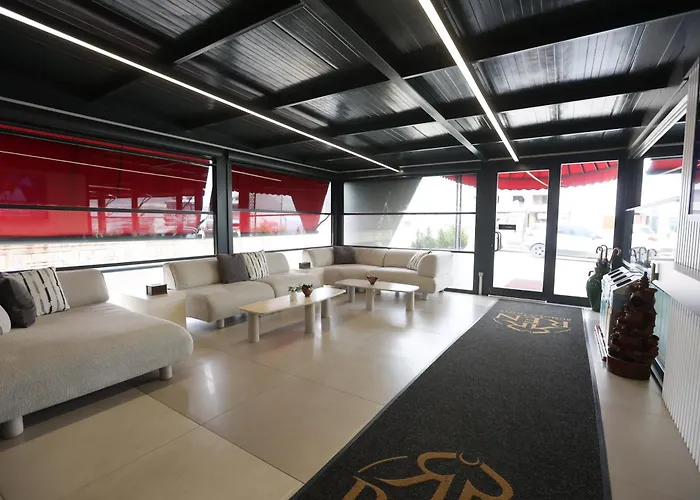 Ren Business Hotel