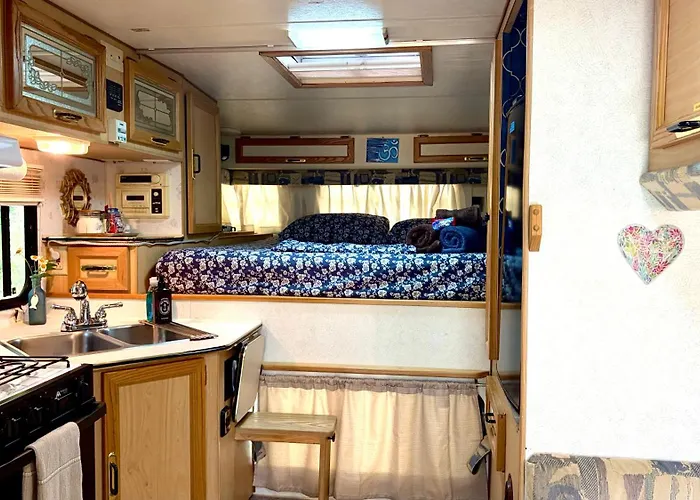 Camper For 2 Less Than Half A Mile From Mt Rainier