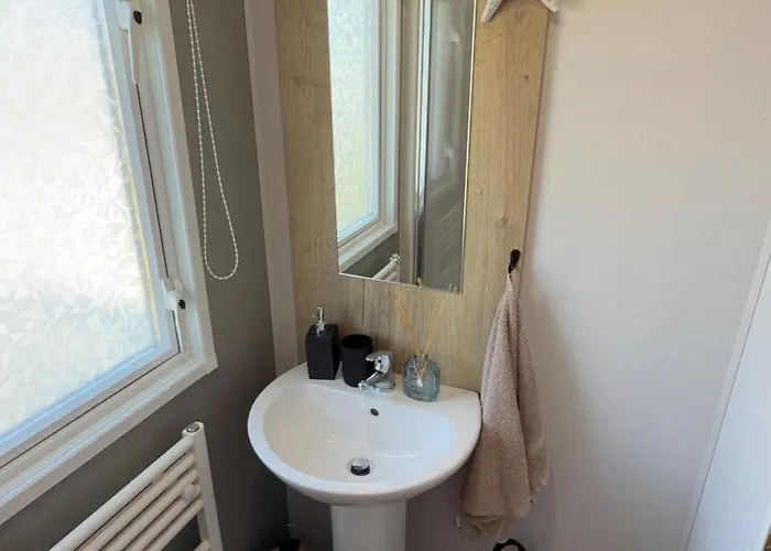 Big Boss Caravan-Camber Sands,Sleep 8, Free Wi-Fi, Netflix, Parking