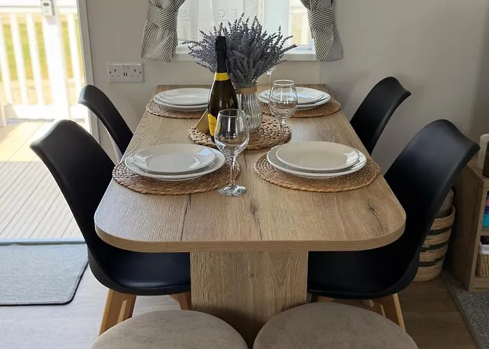 Big Boss Caravan-Camber Sands,Sleep 8, Free Wi-Fi, Netflix, Parking