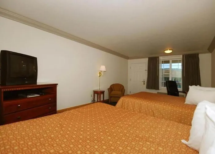 Cloverdale Wine Country Inn And Suites