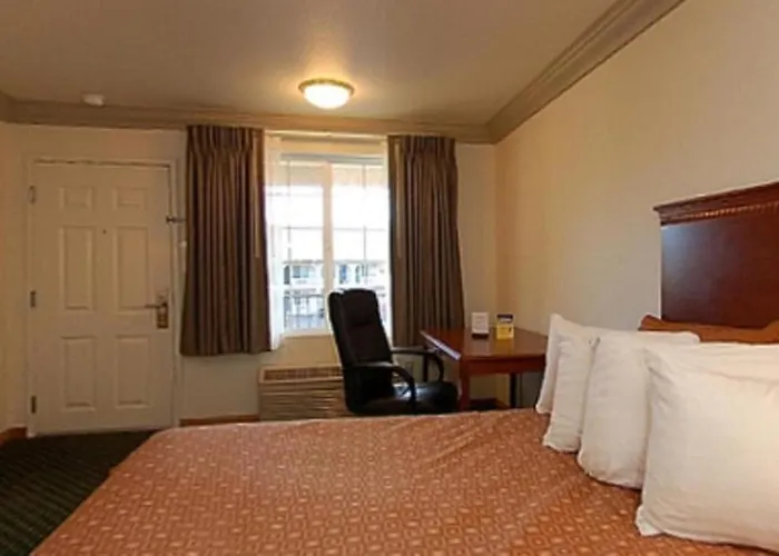 Cloverdale Wine Country Inn And Suites