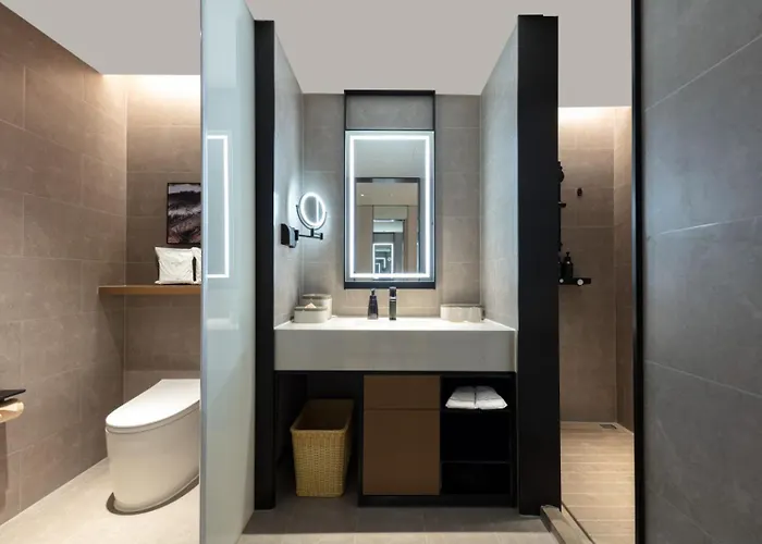 Atour Hotel Haikou Wanguo Metropolis Qilou Old Street