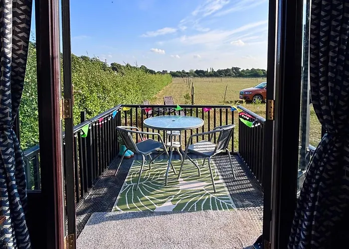 The Carriage Lorry At Tilleys Glamping