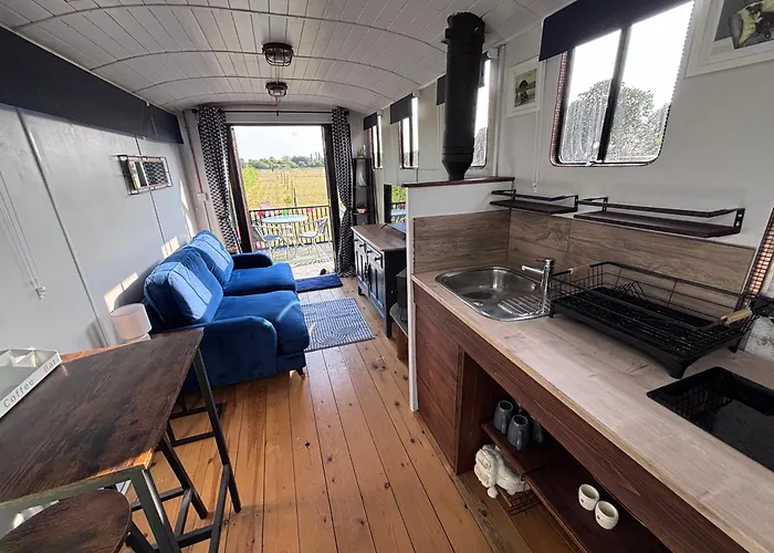 The Carriage Lorry At Tilleys Glamping
