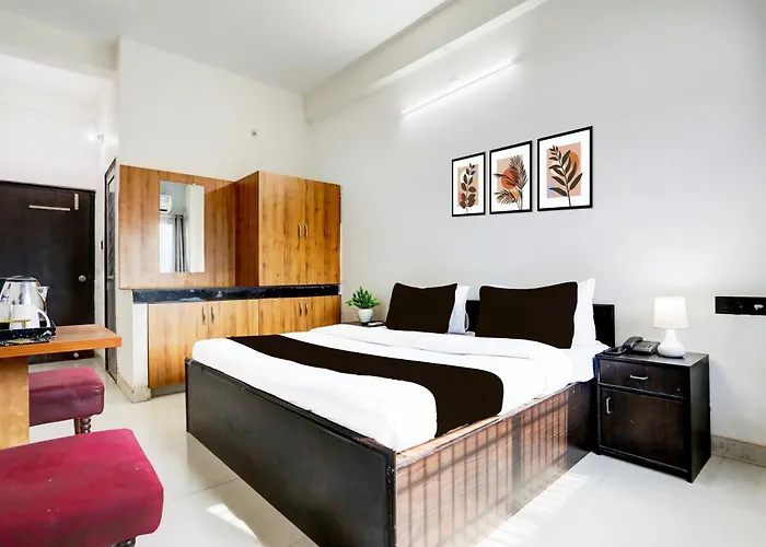Super Townhouse Divyanagar Formerly Shivam Grand Ranidiha Tiraha