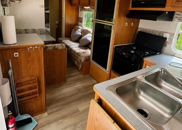 Lakefront Rv Cottage In Parry Sound #10