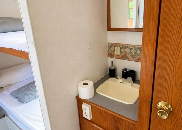 Lakefront Rv Cottage In Parry Sound #10