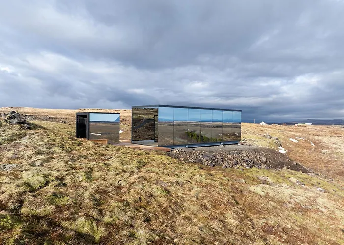 Oeoed Hekla Horizon - Mirror Houses