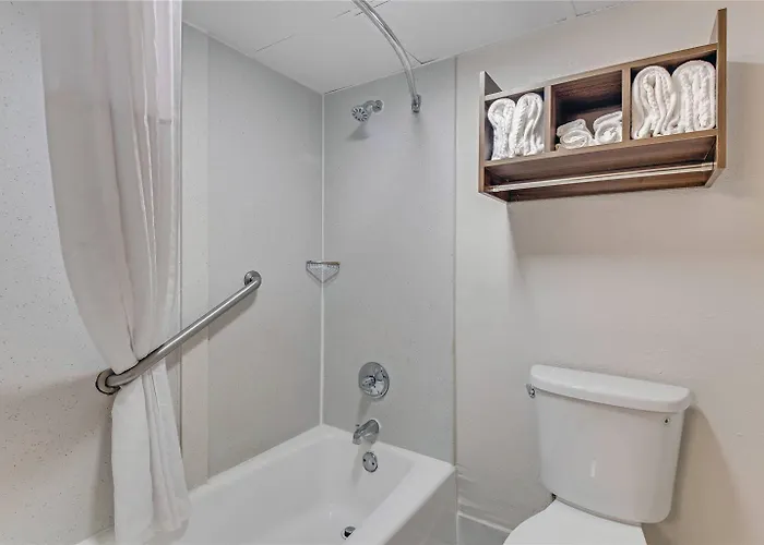 Quality Inn Dalton East