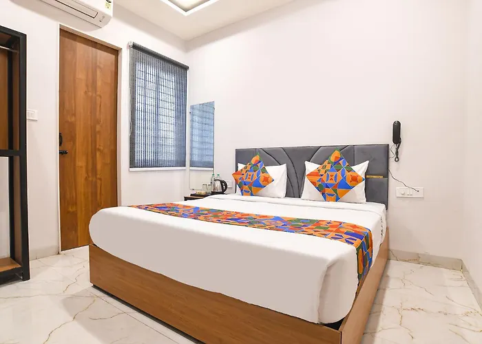 Hotel Trivana, Mahalaxmi Nagar