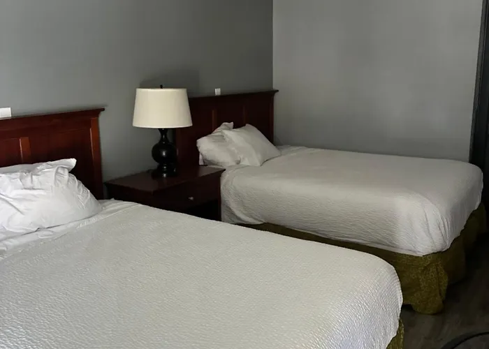 Home Town Inn
