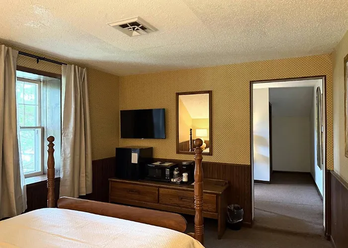 The Trail Inn - Amana, Ia - Main Amana Colony
