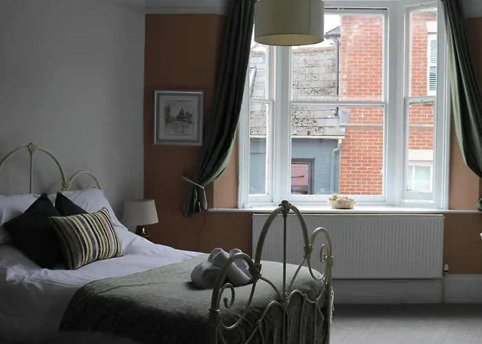 Beds At 46, Cowes