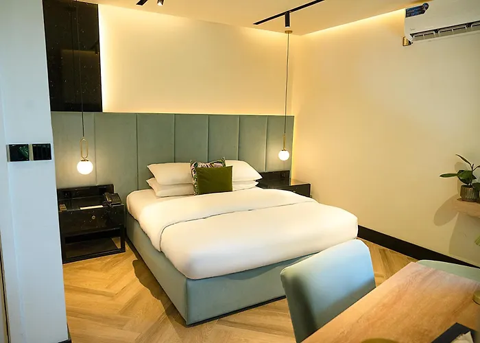 City Hotel