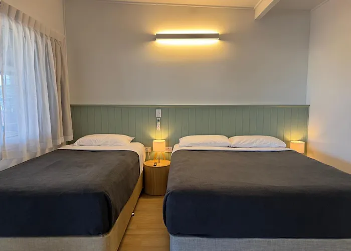 Pearly Shell Motel