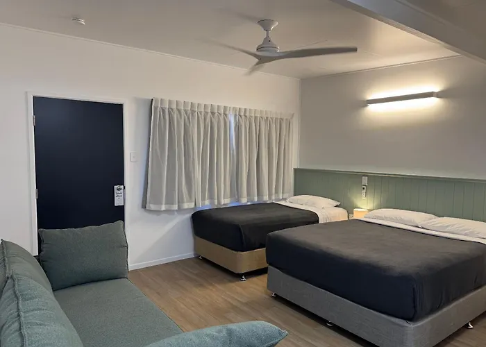Pearly Shell Motel