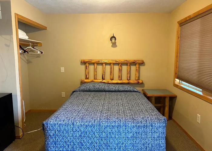 Glacier Highland Motel