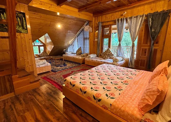 Cafe Saffron Sips & Stays - Alpine Suites Naggar Near Manali