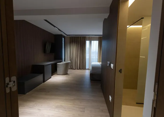 Velura Hotel