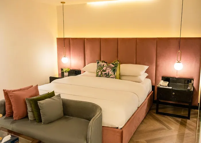 City Hotel