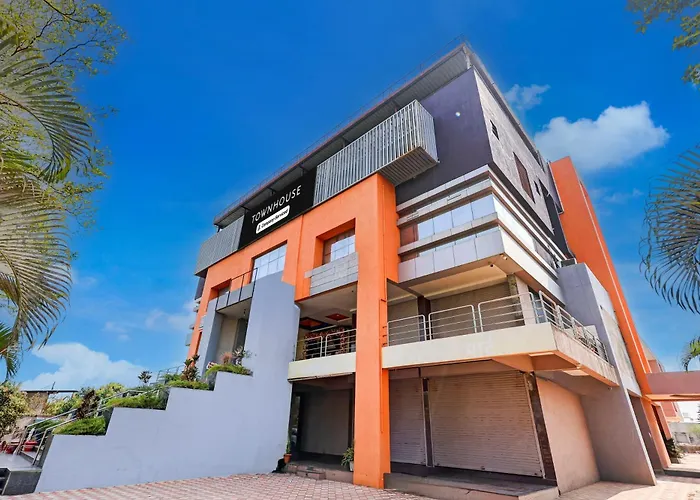 Super Townhouse Nagthane Satara Formerly Matoshree Palace