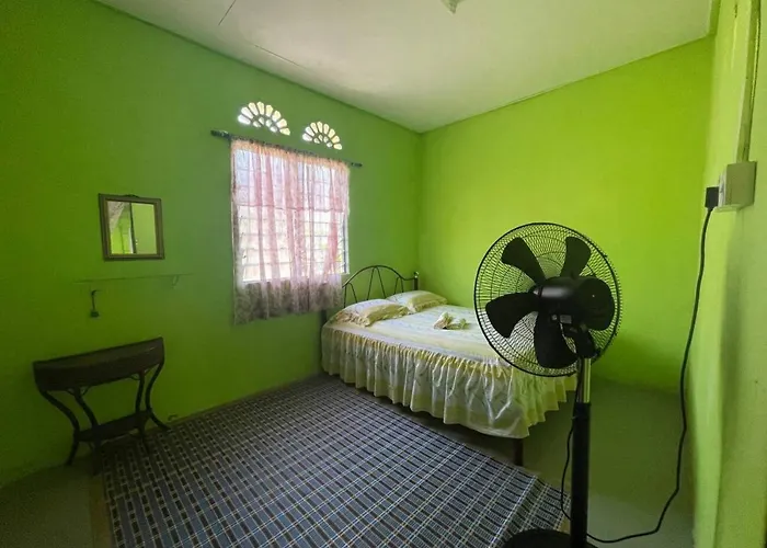 Shahazhani Homestay Mersing Isv 01002