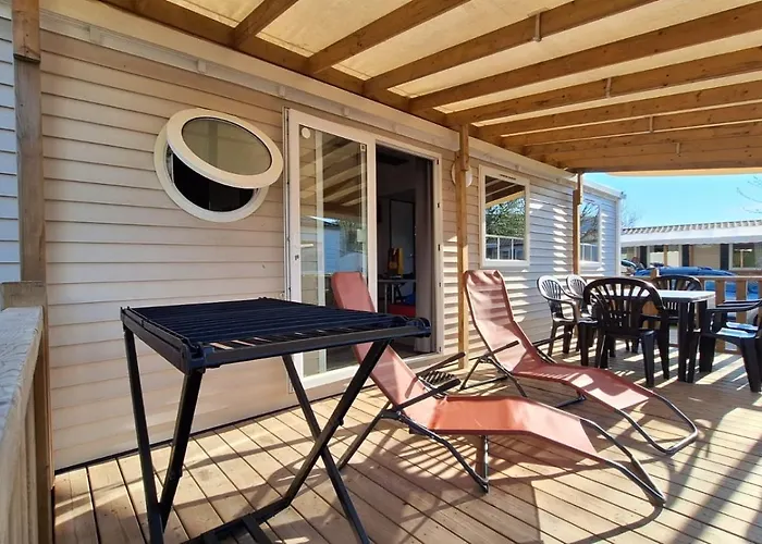 Mobil-Home Dans Un Camping
