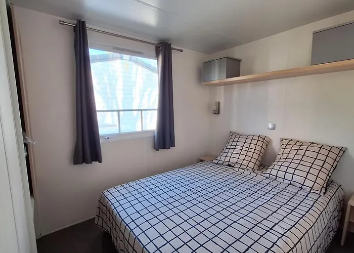 Mobil-Home Dans Un Camping