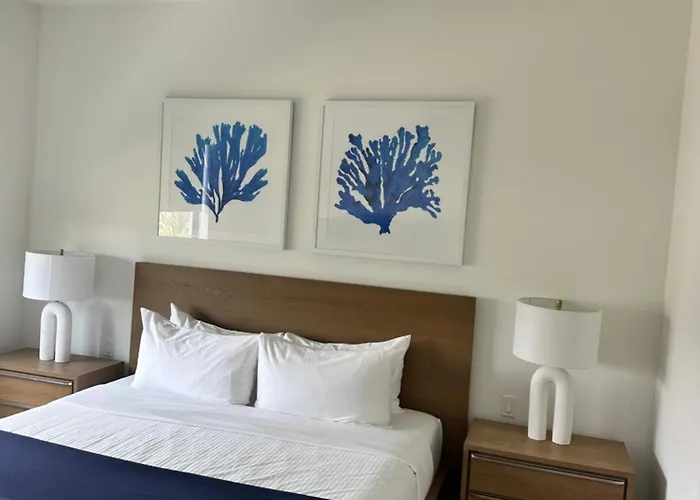 Seascape Townhomes On Gracebay