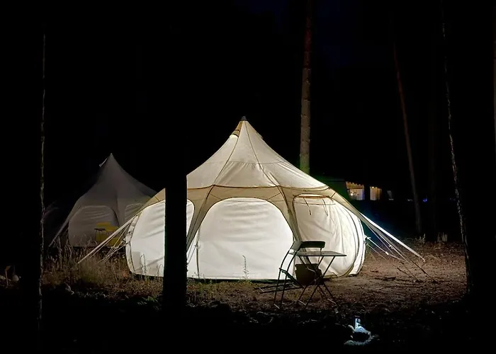 Glampingzelt auf Naturcampingplatz am See
