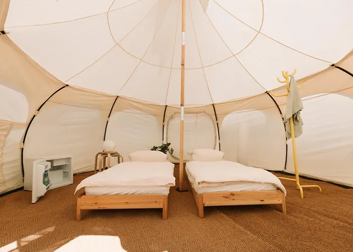 Glampingzelt auf Naturcampingplatz am See