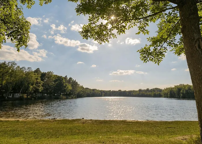 Glampingzelt auf Naturcampingplatz am See