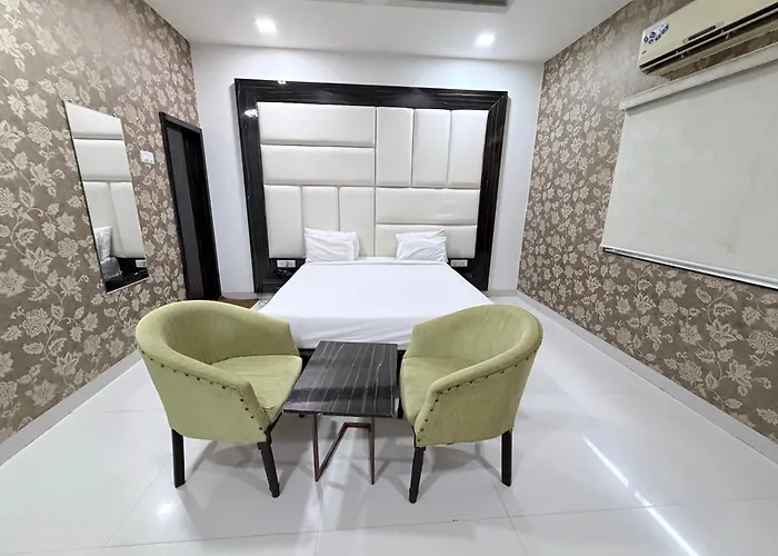 Hotel Sr Executive, Akola