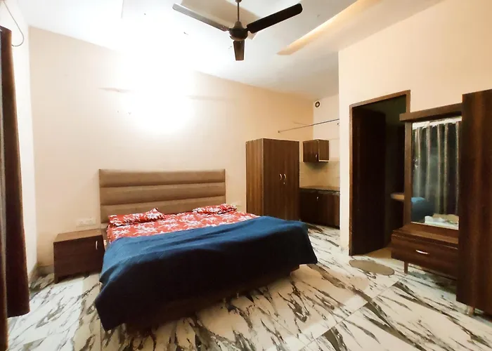The Heaven Homestays - A Budget Rooms By Dhesi Group
