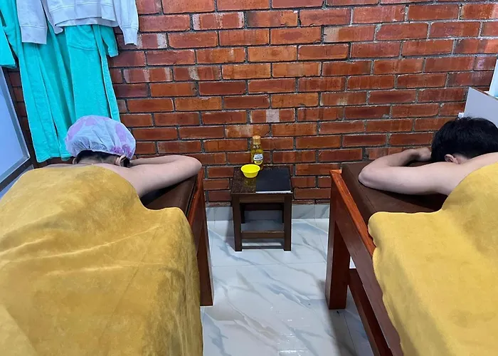 Getinlamka Unisex Salon & Spa With Hotel