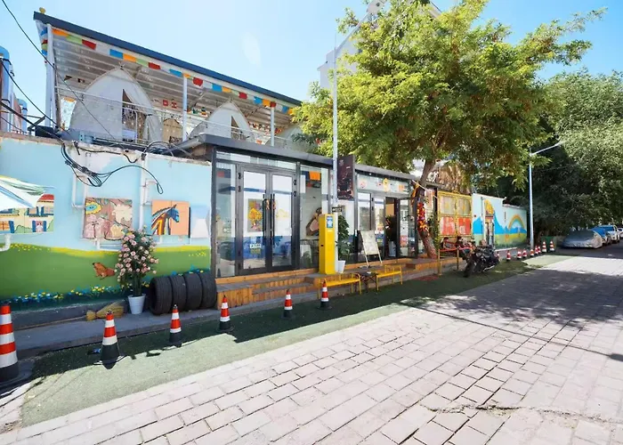Kailash International Youth Hostel-Sixstarstreetflagship-冈仁波齐青年旅舍-伊宁六星街旗舰店