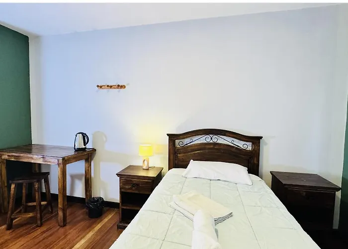 1825 Hotel