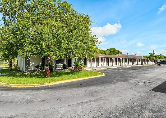 Lantana Palm Hotel By Innexo