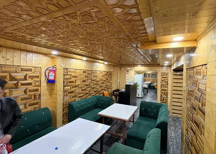 Shahi Darbar Guest House & Restaurant