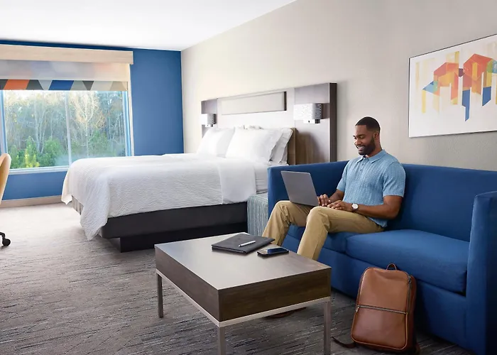 Holiday Inn Express & Suites Alexandria By Ihg