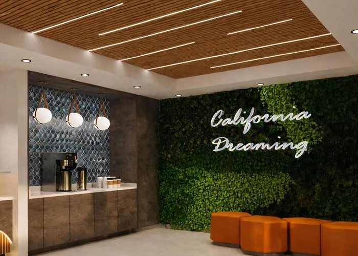 La Quinta Inn And Suites By Wyndham Torrance Redondo Beach