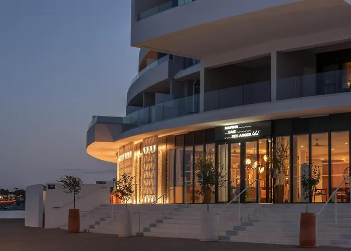 Marina Baie Des Anges Hotel, Curio Collection By Hilton